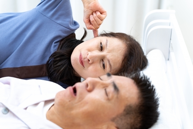 男性のいびきに困っている女性